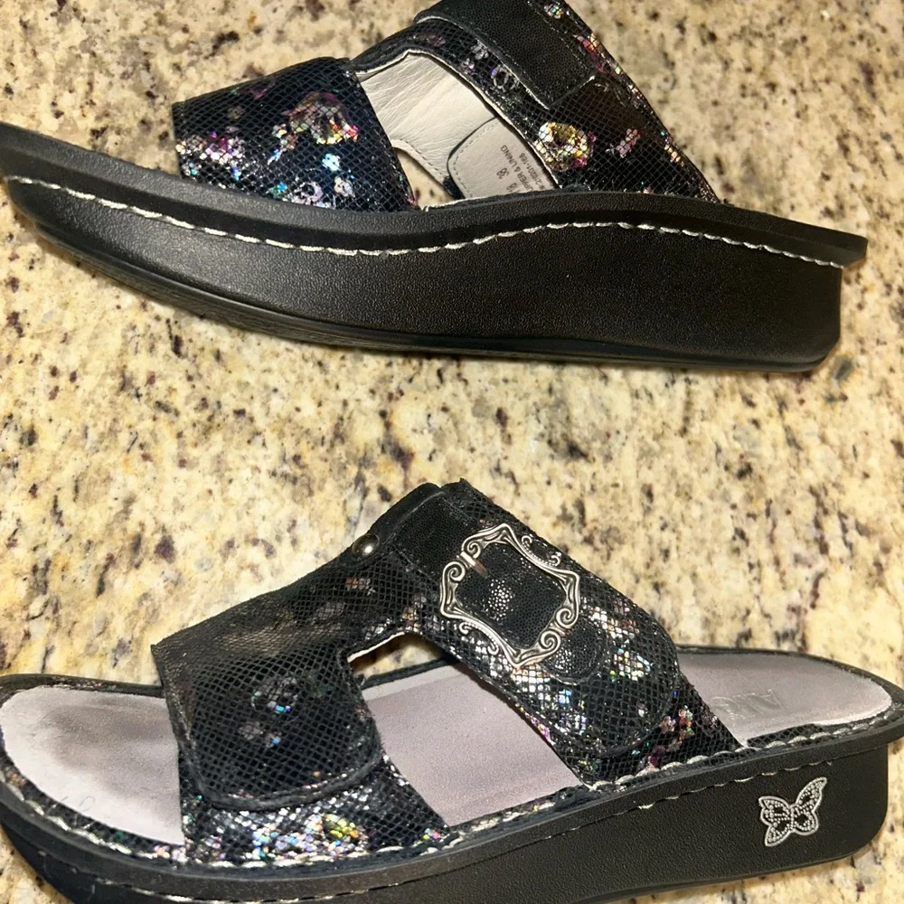 Alegria Peggy Black shimmer leather adjustable slide sandals. Size 38 (8/8.5) - Picture 5 of 9